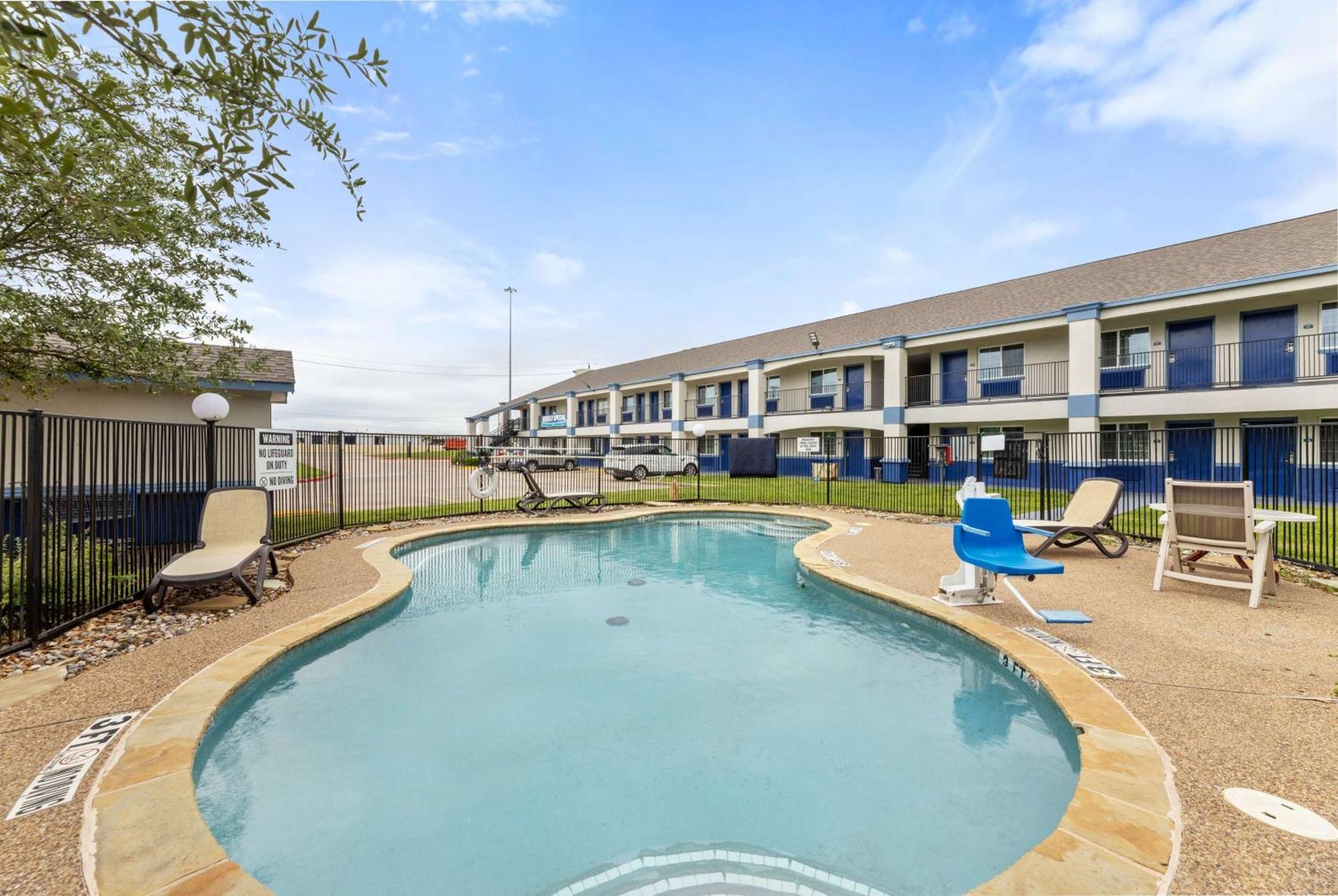 Days By Wyndham Hotel
